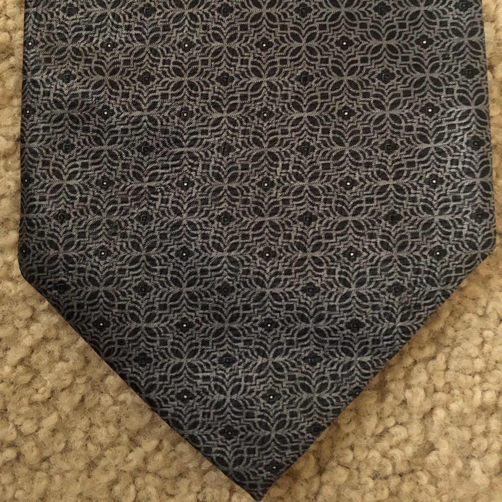Men’s patterned neck tie
